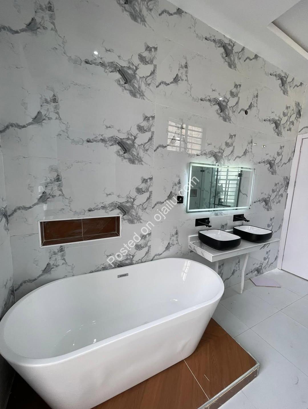 Grand 5-Bed Duplex with Pool & Gym in Lekki