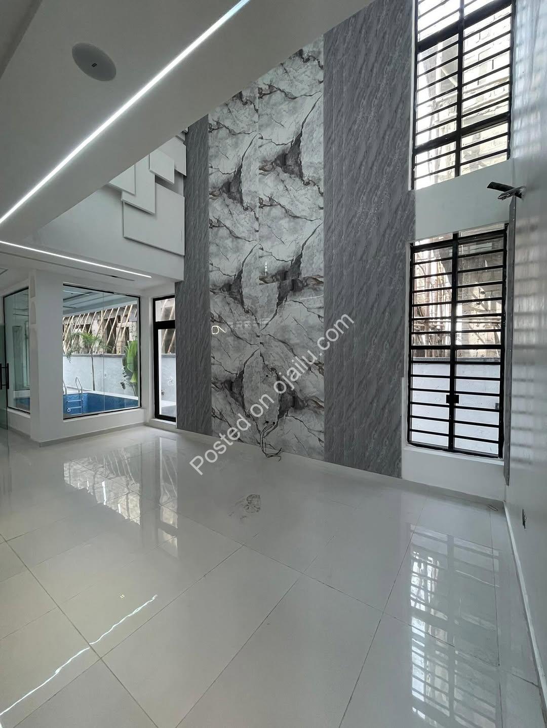 Grand 5-Bed Duplex with Pool & Gym in Lekki