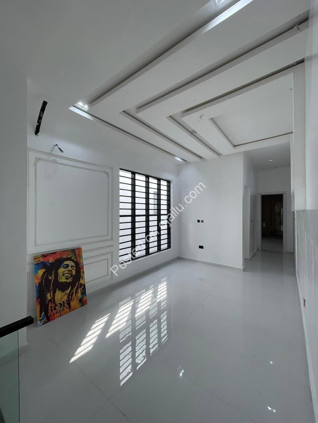 Grand 5-Bed Duplex with Pool & Gym in Lekki