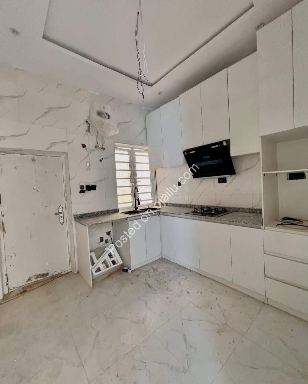 Spacious 4-Bedroom Duplex with Modern Luxury in Lekki