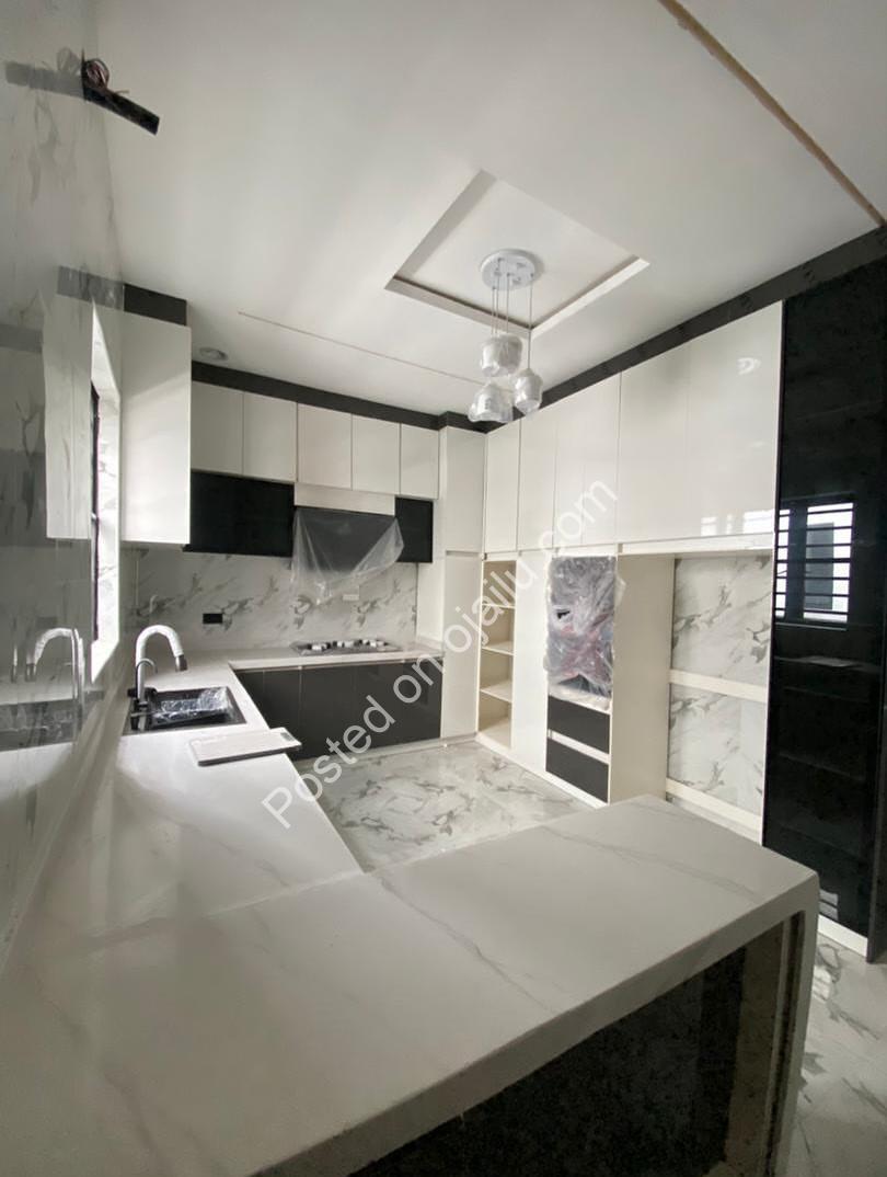 Lekki’s Finest: 4-Bedroom Duplex with BQ & Governors Consent