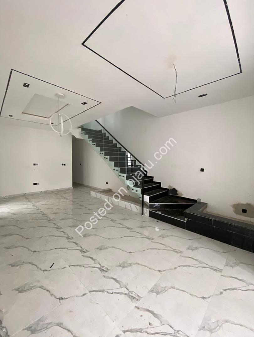 Lekki’s Finest: 4-Bedroom Duplex with BQ & Governors Consent