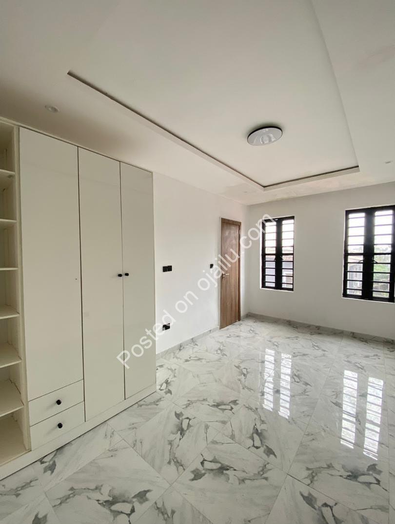 Lekki’s Finest: 4-Bedroom Duplex with BQ & Governors Consent