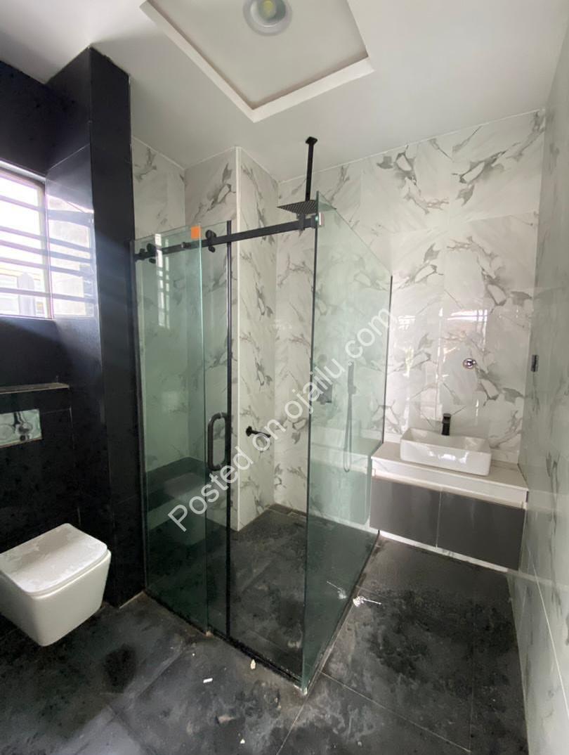 Lekki’s Finest: 4-Bedroom Duplex with BQ & Governors Consent