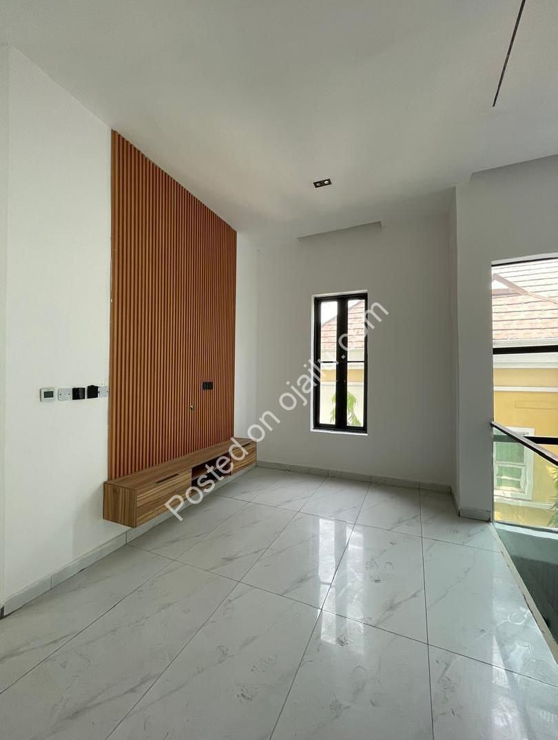 Lekki’s Ultimate 6-Bedroom Smart Home Oasis