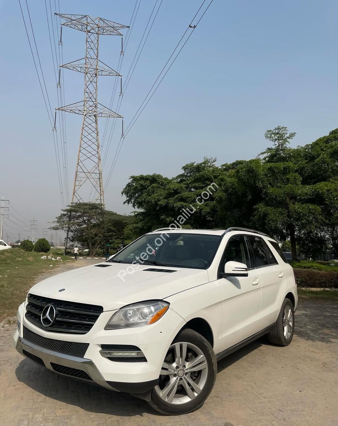 Luxury 4matic SUV: Sunroof & Camera, 23.5M