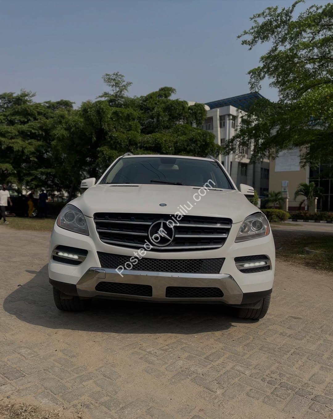 Luxury 4matic SUV: Sunroof & Camera, 23.5M