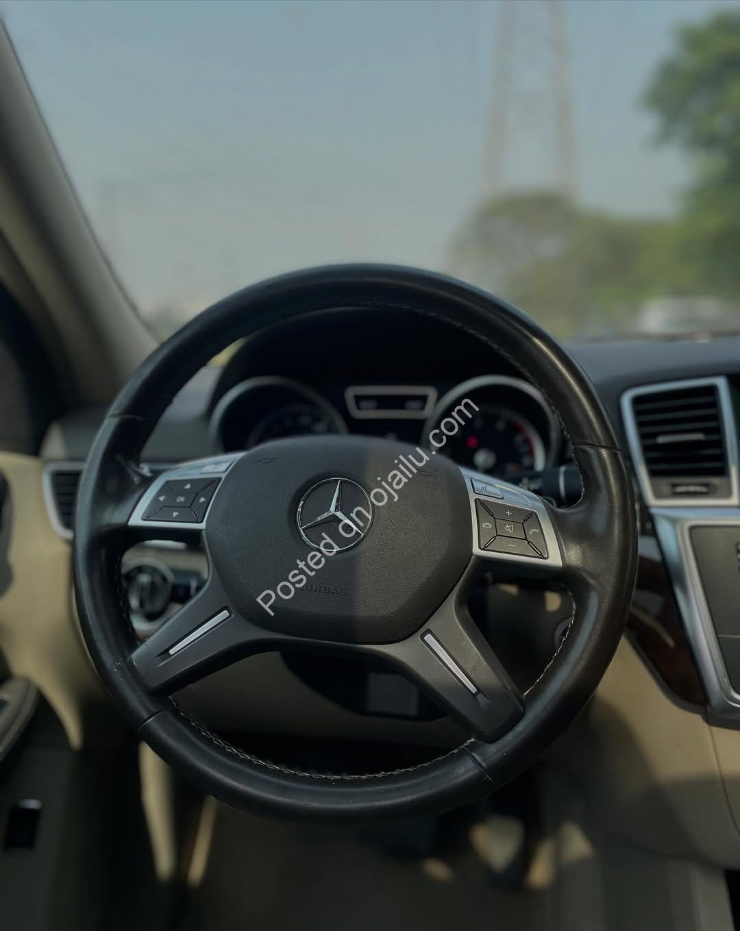 Luxury 4matic SUV: Sunroof & Camera, 23.5M