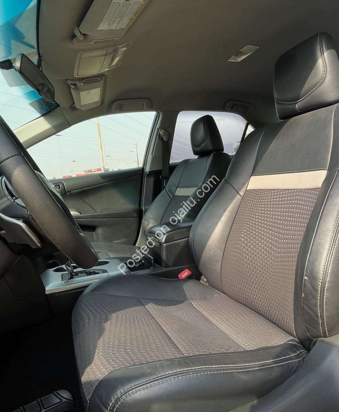 2014 Camry SE: Reverse Camera & Great Value