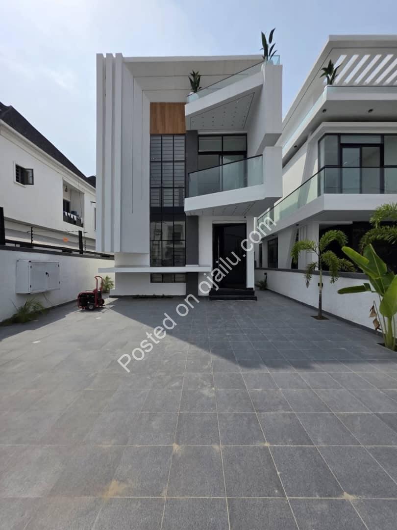 Lekki Luxury: 5-Bed Duplex with Pool & 40% ROI