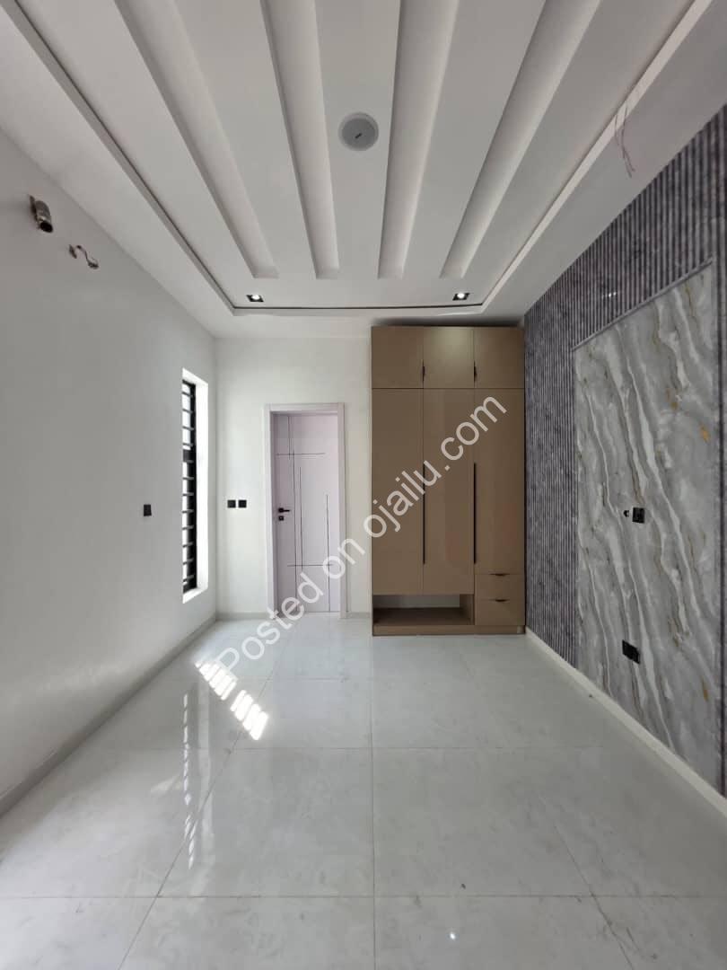 Lekki Luxury: 5-Bed Duplex with Pool & 40% ROI