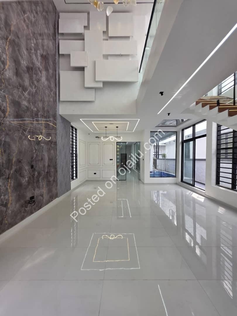 Lekki Luxury: 5-Bed Duplex with Pool & 40% ROI