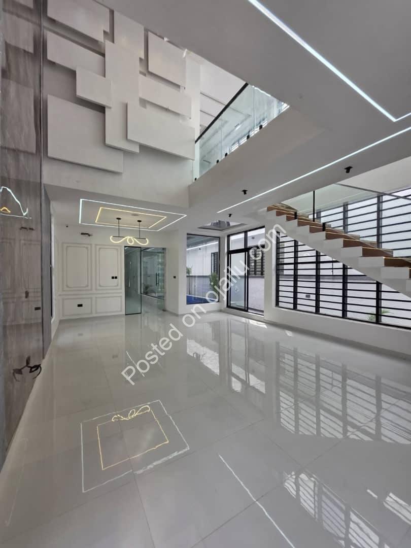Lekki Luxury: 5-Bed Duplex with Pool & 40% ROI