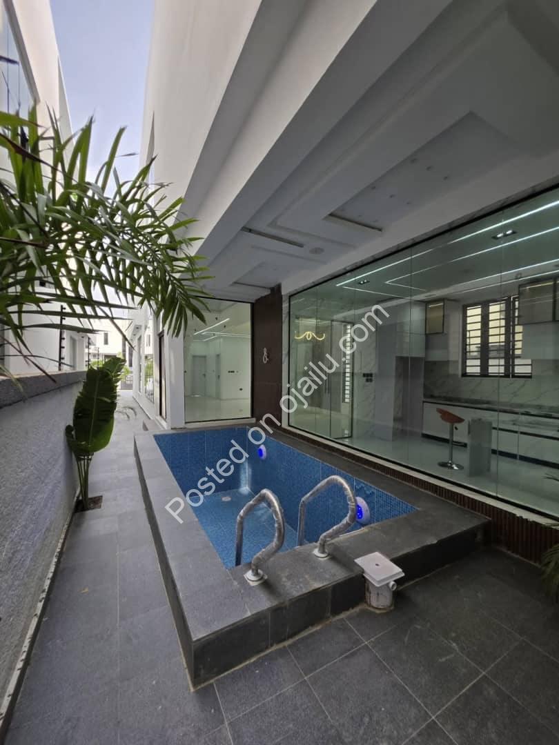 Lekki Luxury: 5-Bed Duplex with Pool & 40% ROI