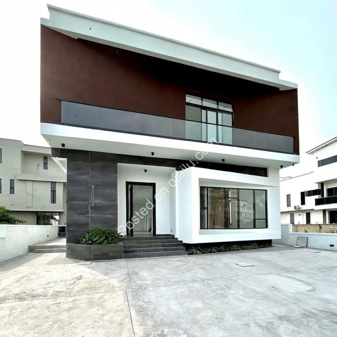 Elegant 5-Bedroom Oasis with Pool in Lekki