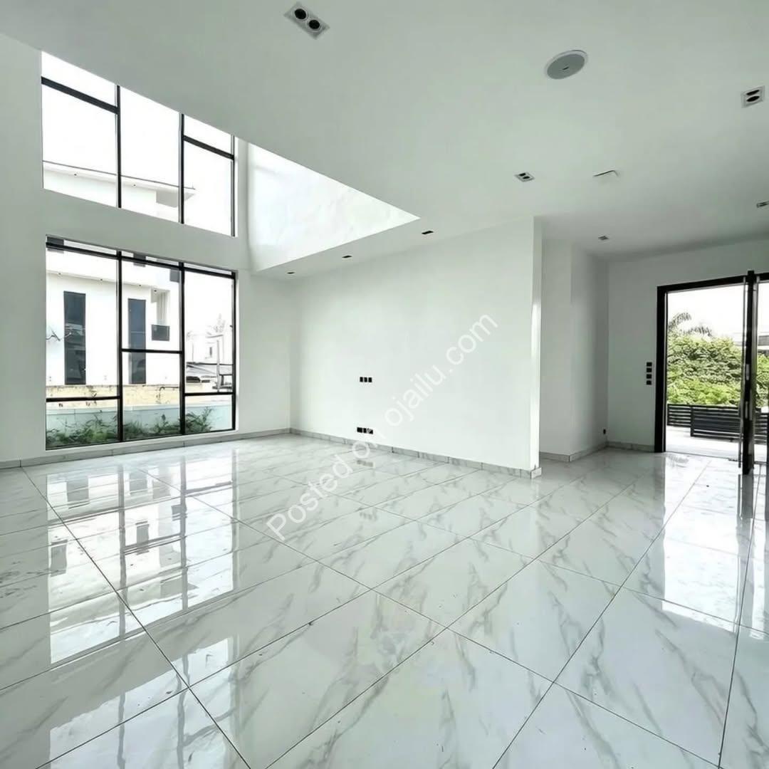 Elegant 5-Bedroom Oasis with Pool in Lekki