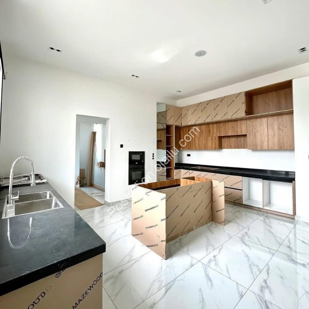 Elegant 5-Bedroom Oasis with Pool in Lekki