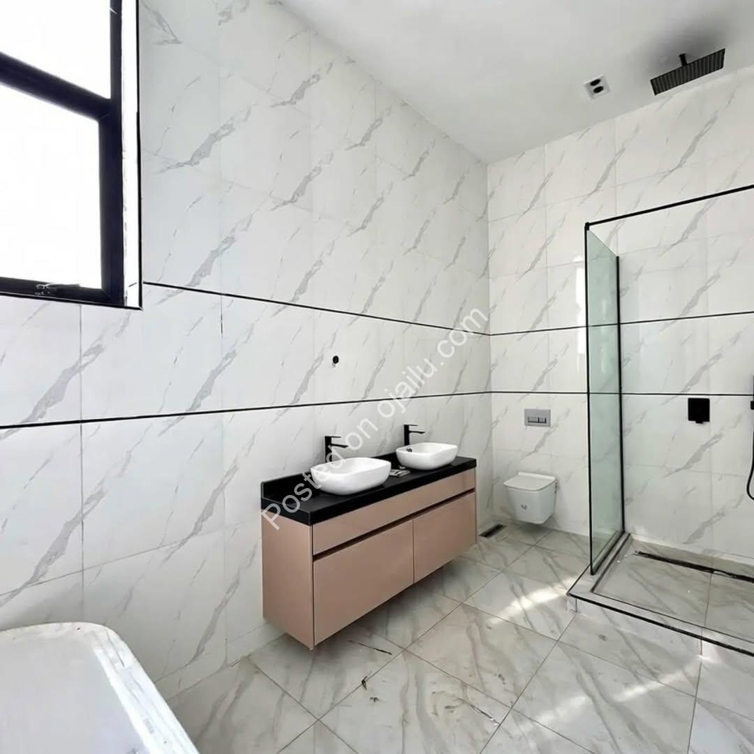 Elegant 5-Bedroom Oasis with Pool in Lekki