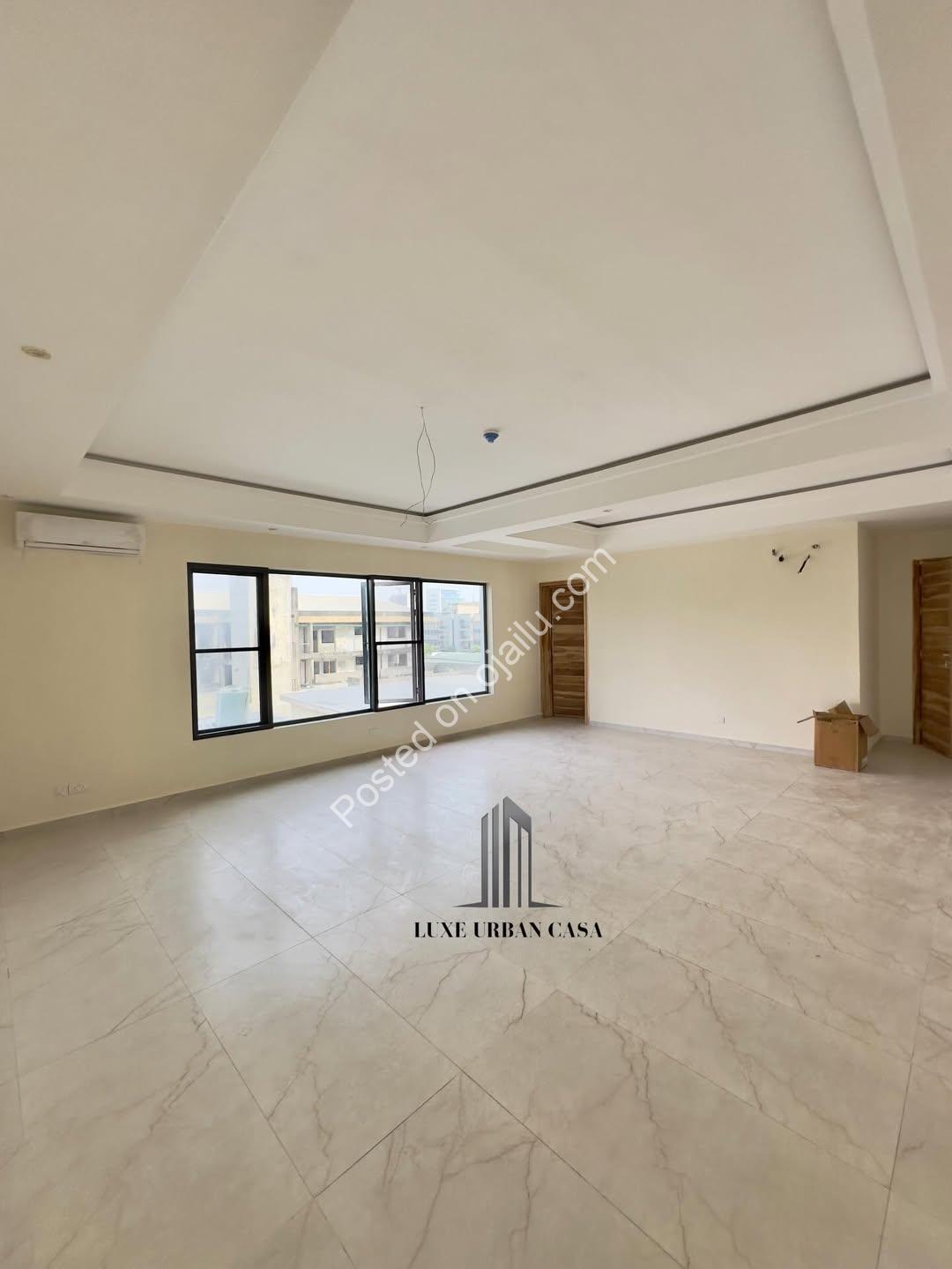 Victoria Island Luxury: Pool, Gym & Ensuite Bliss