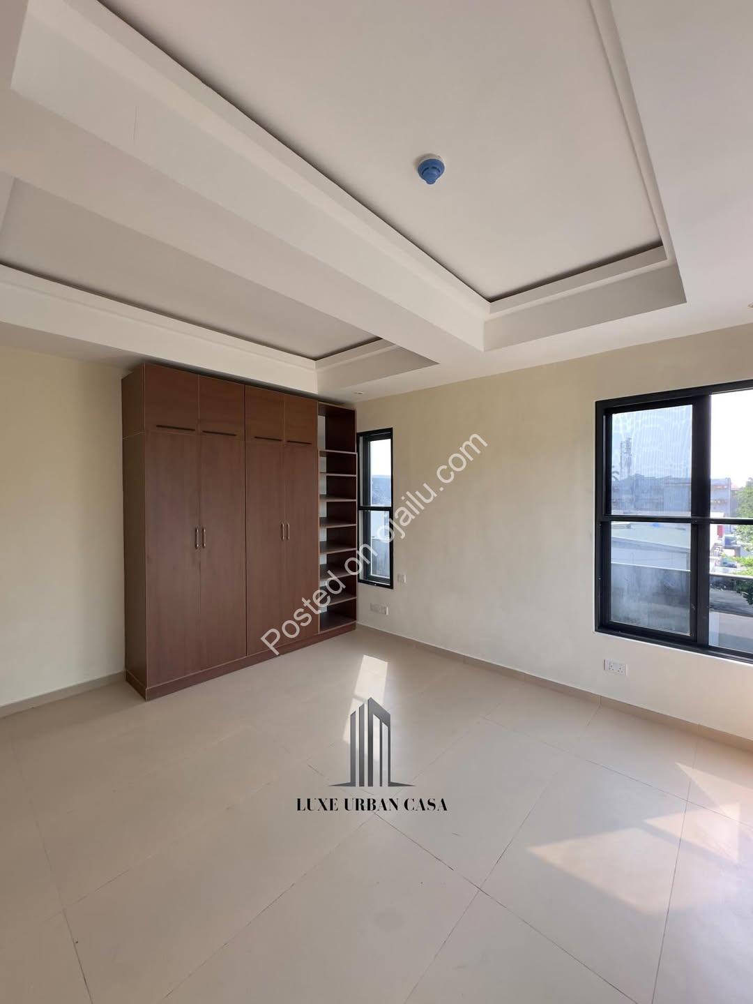 Victoria Island Luxury: Pool, Gym & Ensuite Bliss