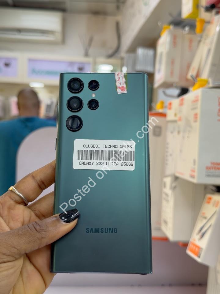 Unlocked Samsung S22 Ultra 256GB – Premium Powerhouse