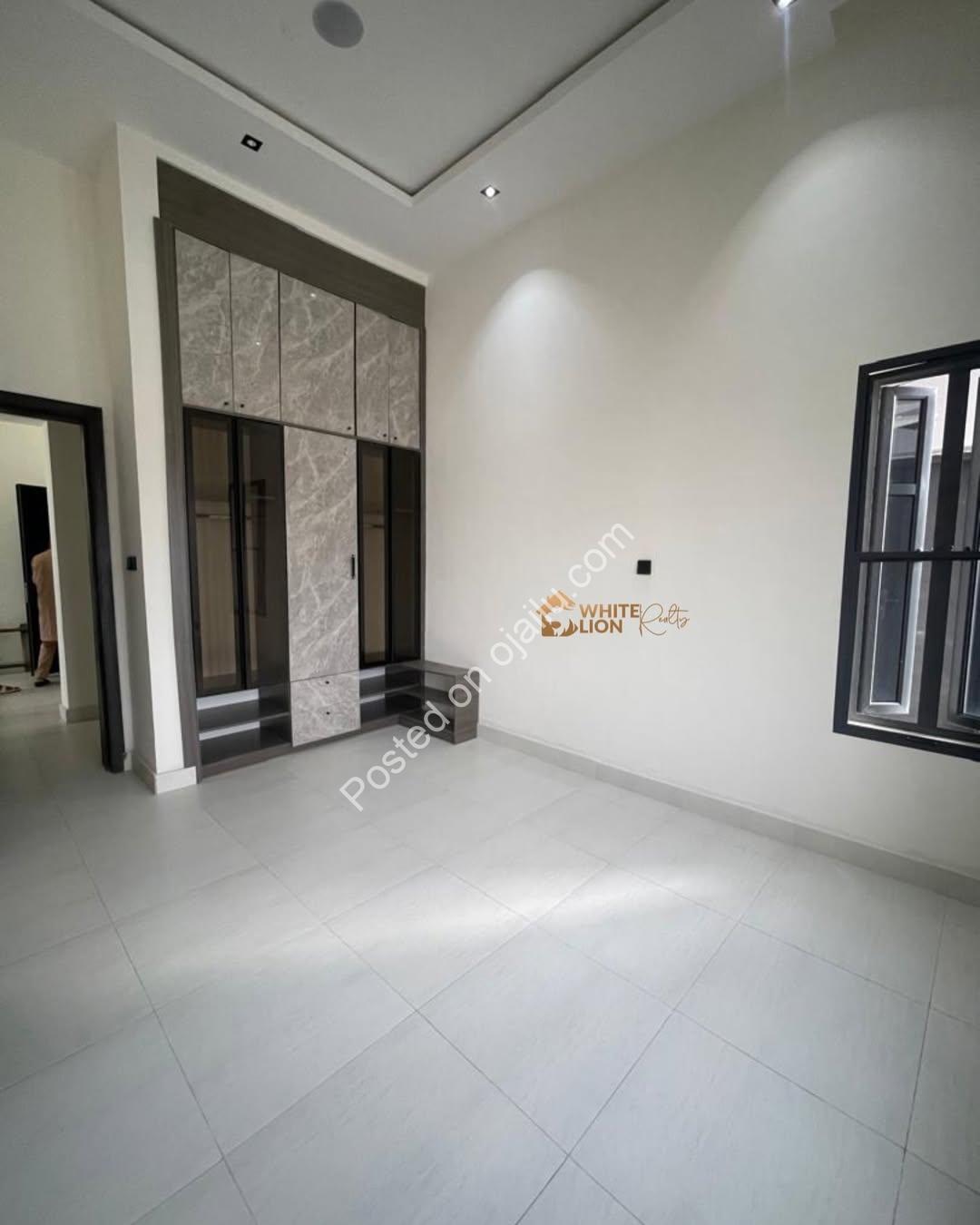 Lekki Phase 1 Gem: 3-Bed with Gym & Prime Investment
