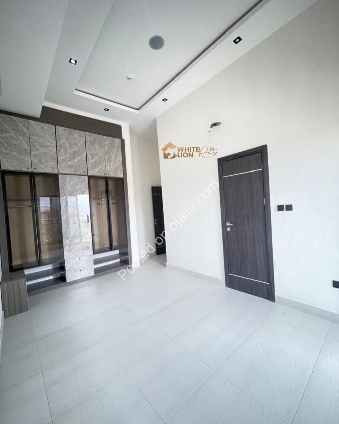 Lekki Phase 1 Gem: 3-Bed with Gym & Prime Investment