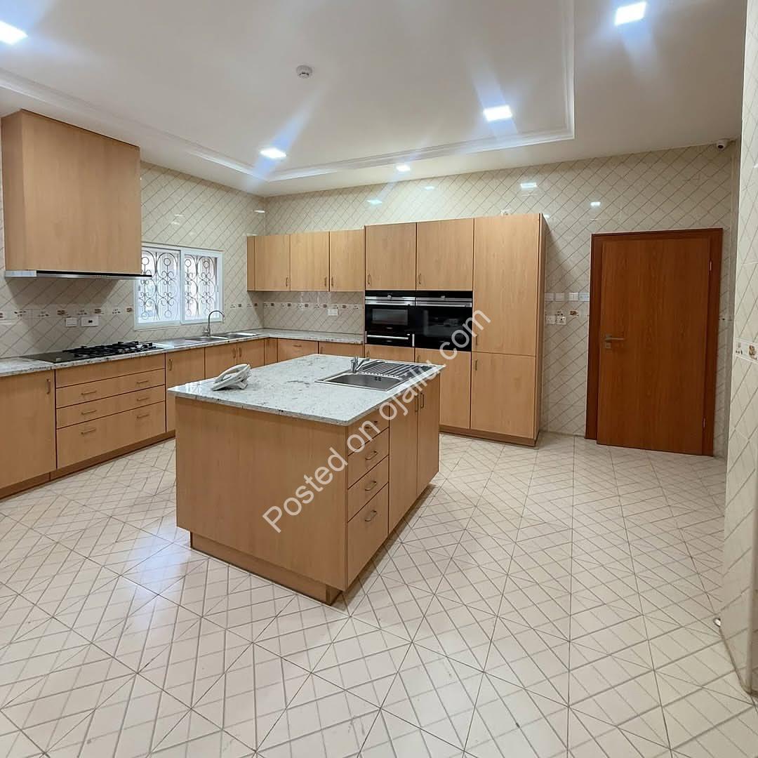 Exclusive Maitama Villa: 5-Bedroom Haven with Penthouse & Serenity