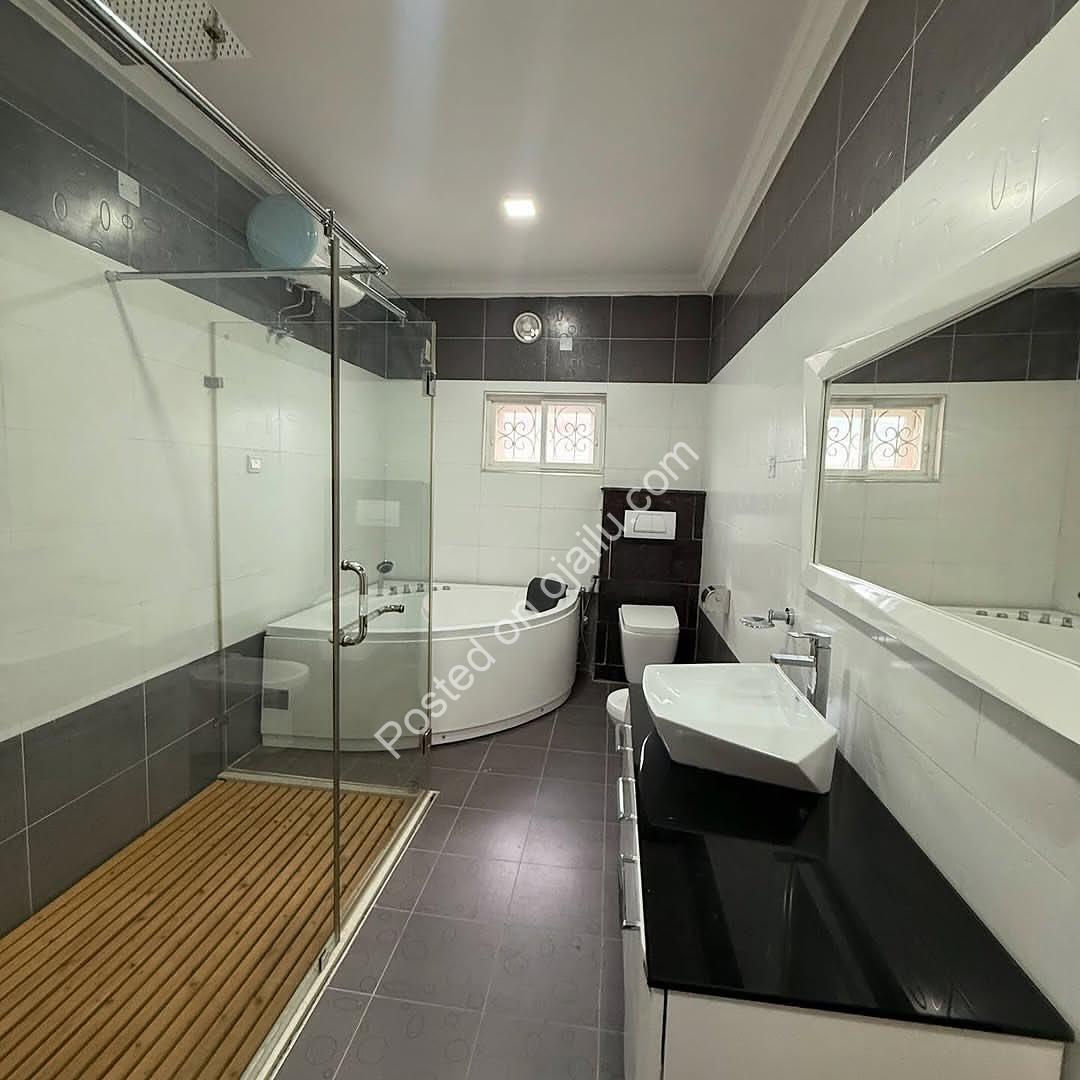 Exclusive Maitama Villa: 5-Bedroom Haven with Penthouse & Serenity