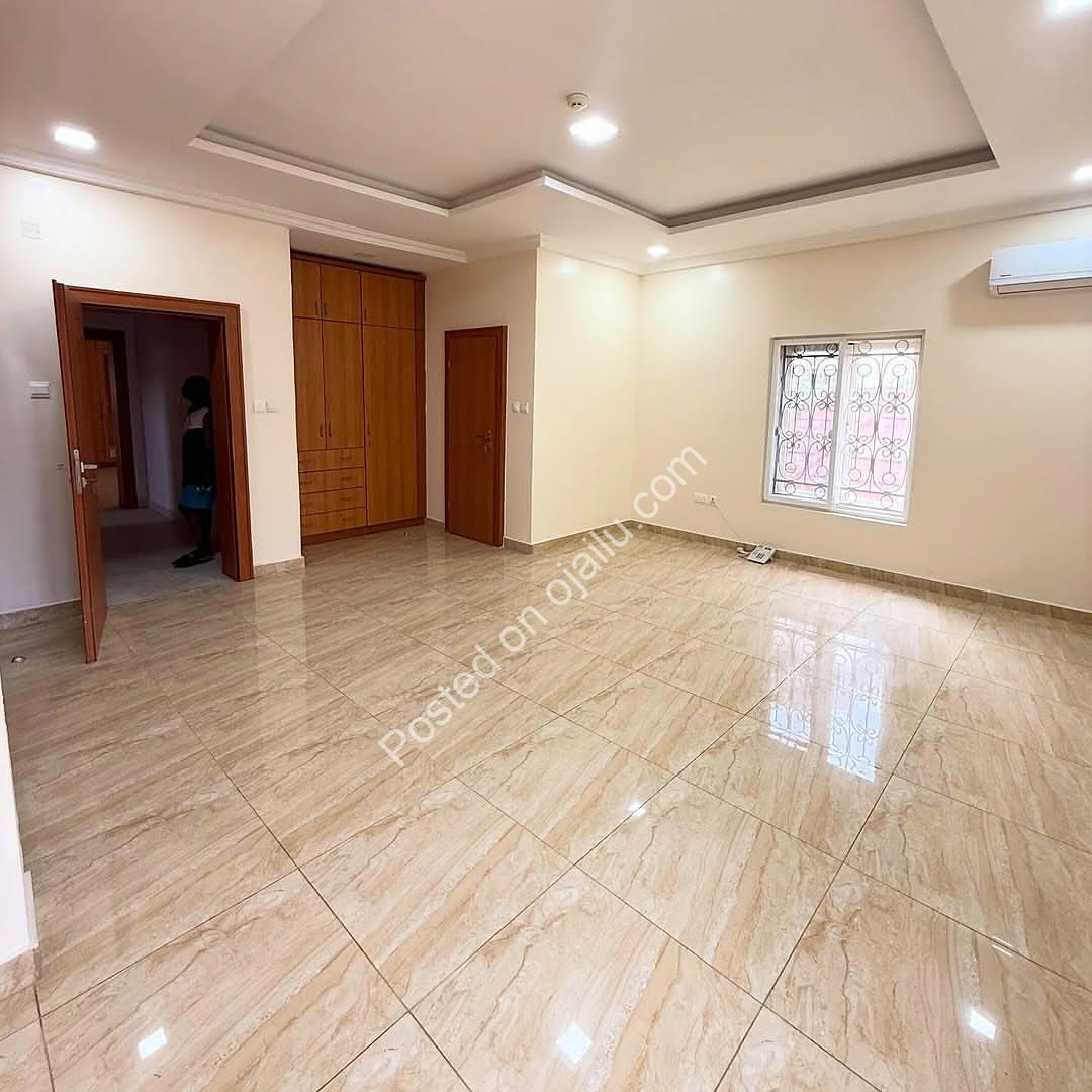 Exclusive Maitama Villa: 5-Bedroom Haven with Penthouse & Serenity