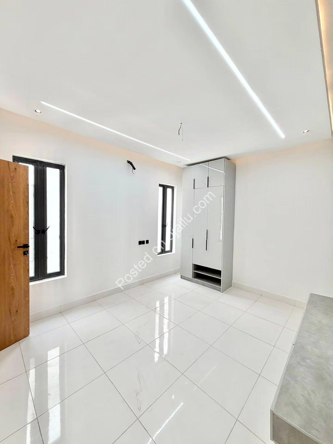 5-Bed Duplex with Cinema & Gym in Ajah