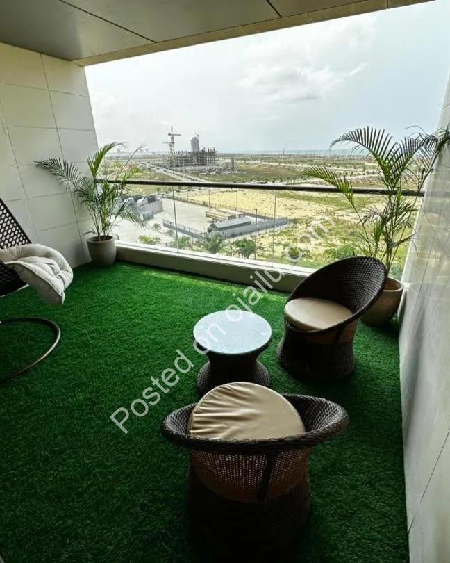 8th-Floor Eko Pearl Gem: Sea & Marina Views Await
