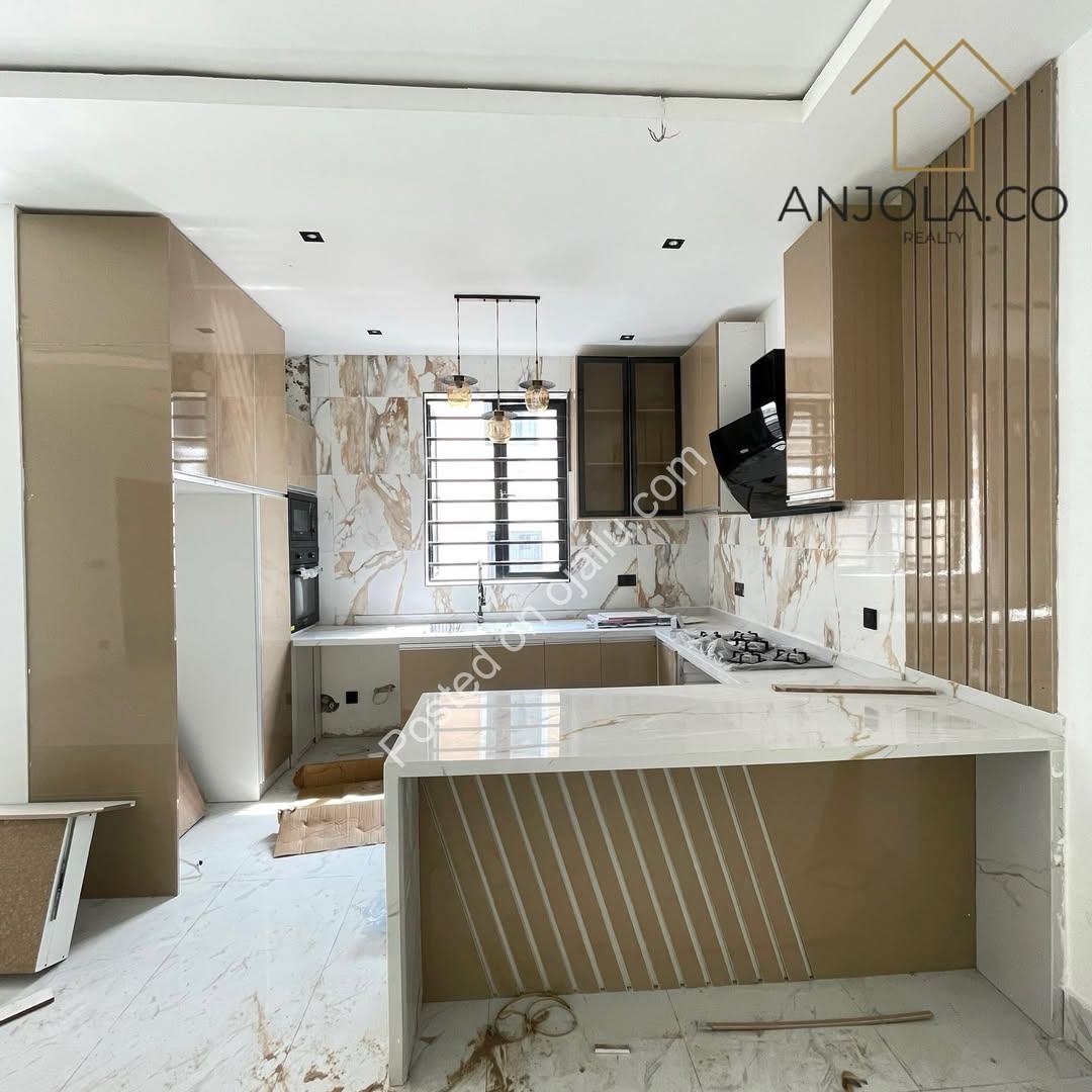 Lekki Phase 1 Gem: 2-Bedroom Ensuite Apartment