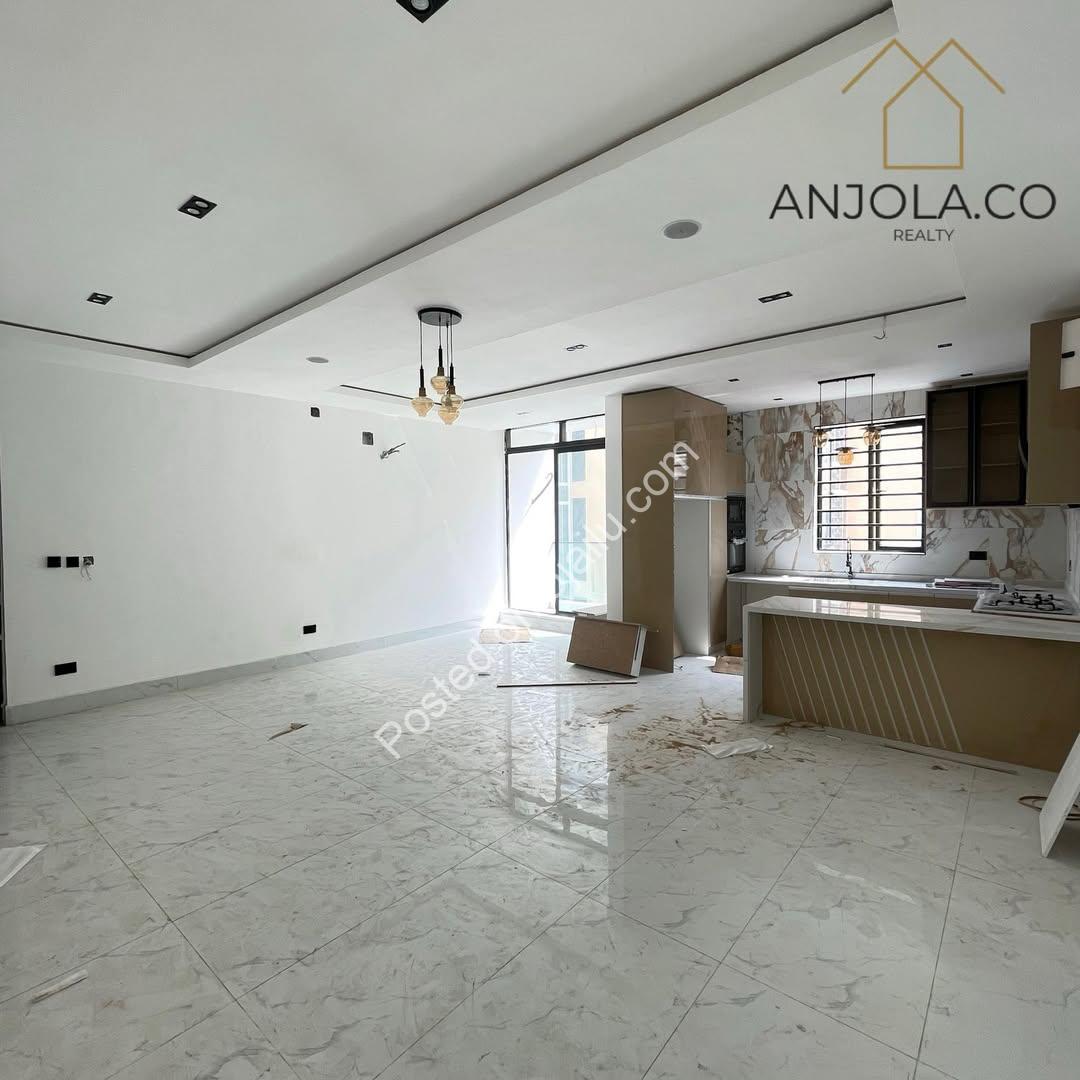 Lekki Phase 1 Gem: 2-Bedroom Ensuite Apartment