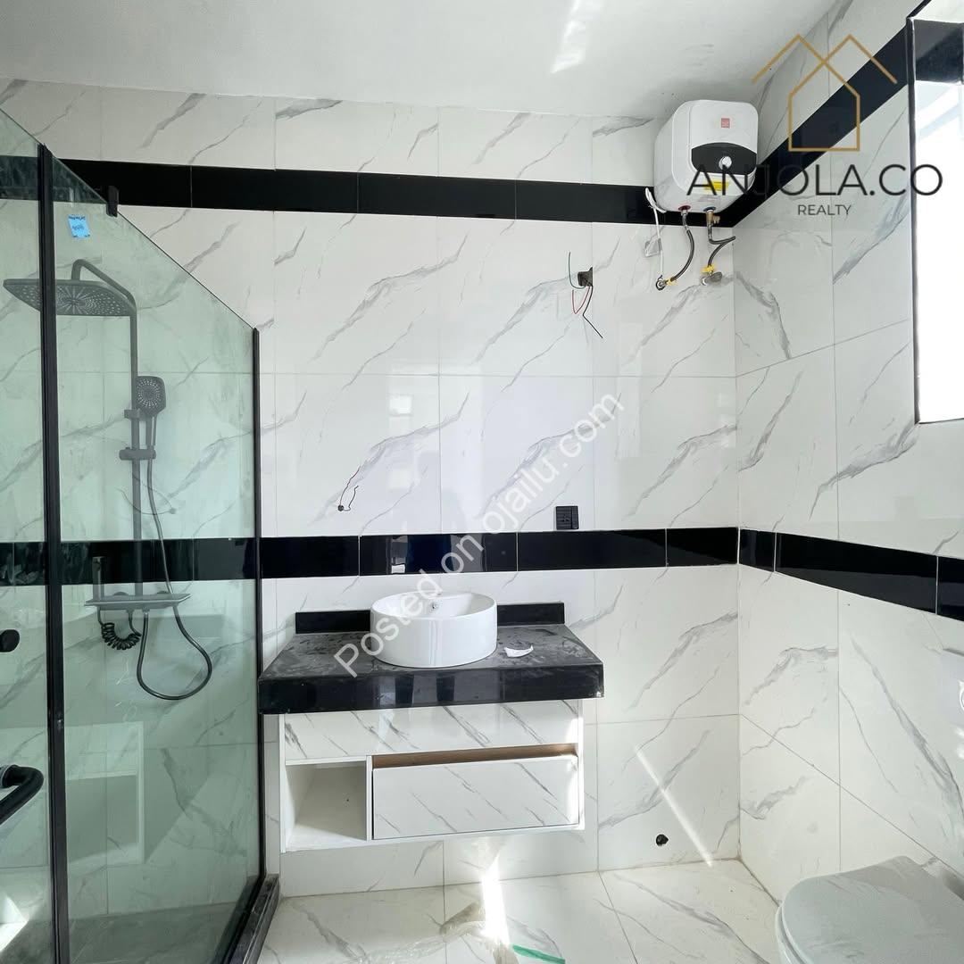 Lekki Phase 1 Gem: 2-Bedroom Ensuite Apartment