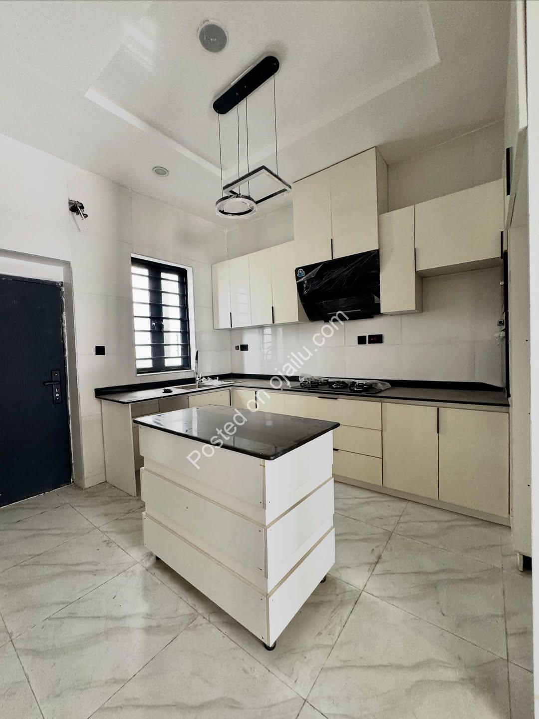 Lekki’s Finest: 4-Bed Terrace Duplex with En-Suite Luxury