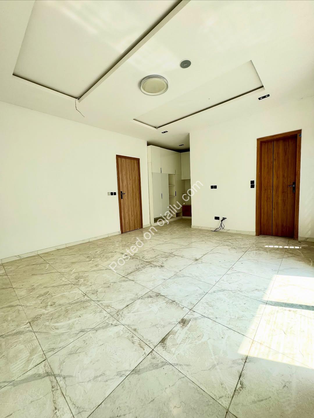 Lekki’s Finest: 4-Bed Terrace Duplex with En-Suite Luxury