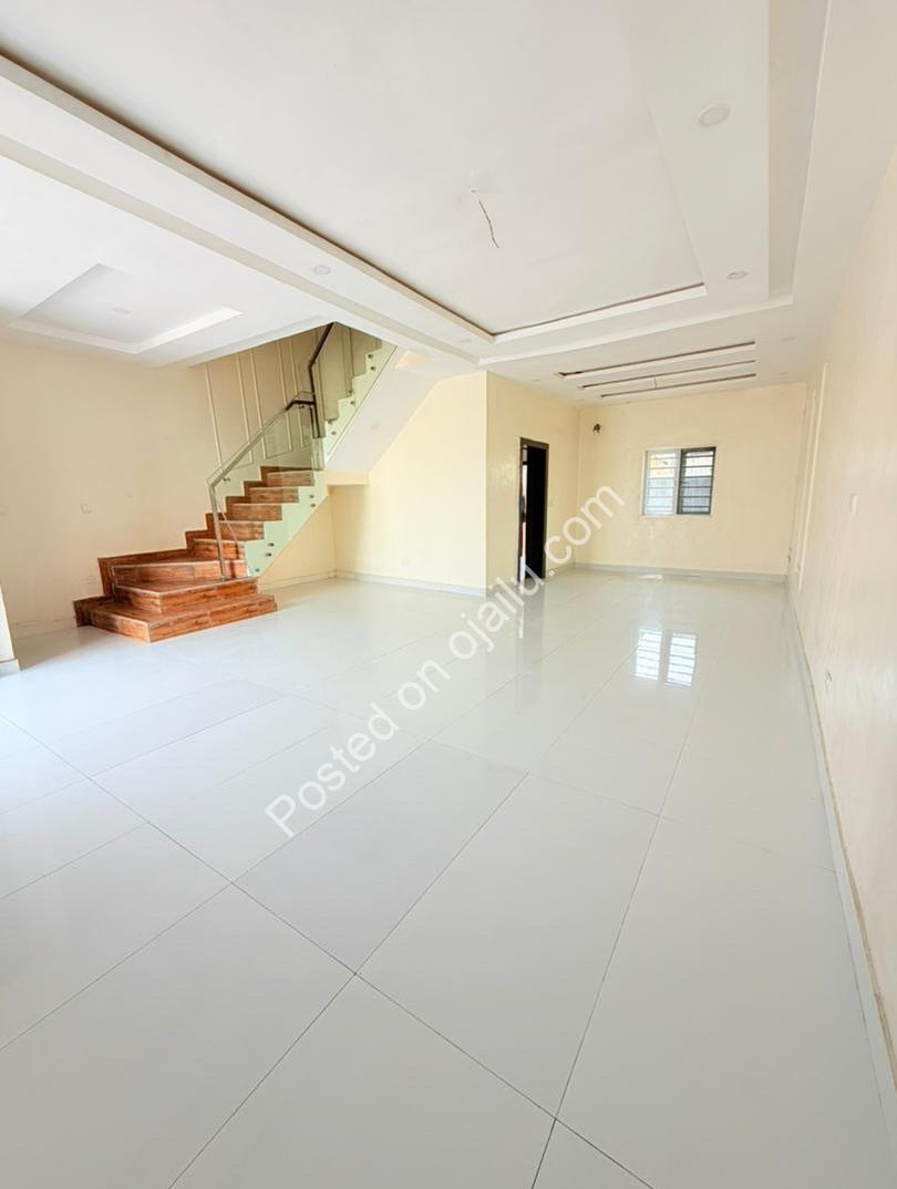 Modern 3BR Duplex with Pool & Dual Studies in Ajao Estate