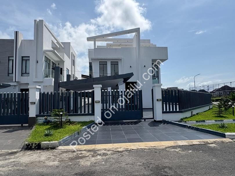 Pinnock Estate: 5-Bedroom Haven with Pool & Cinema