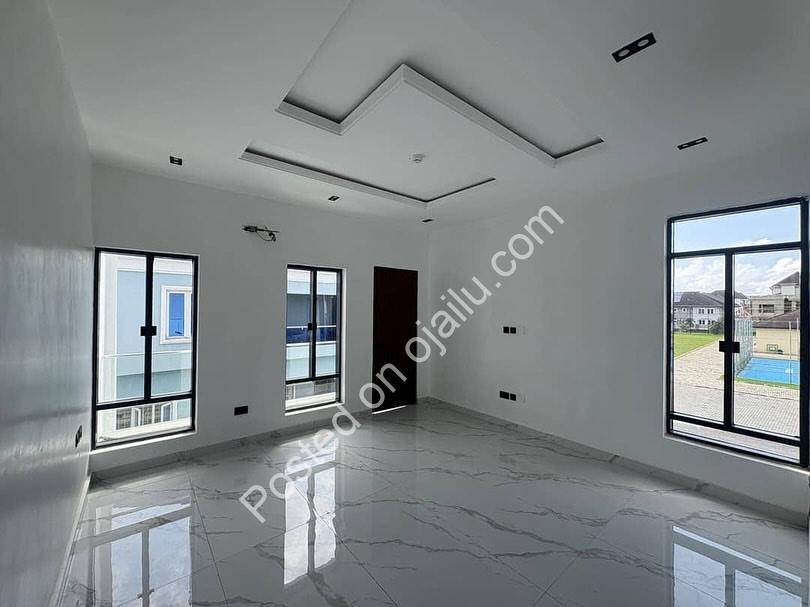 Pinnock Estate: 5-Bedroom Haven with Pool & Cinema