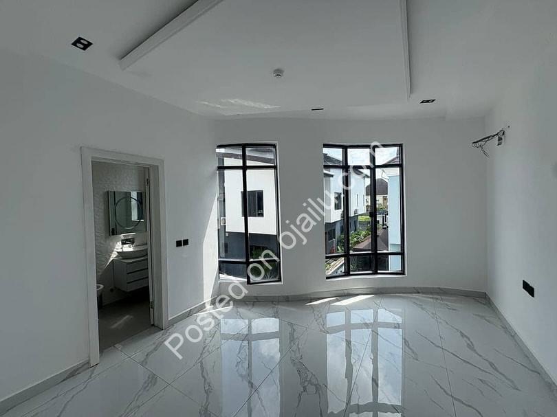 Pinnock Estate: 5-Bedroom Haven with Pool & Cinema