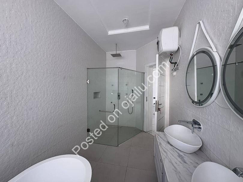 Pinnock Estate: 5-Bedroom Haven with Pool & Cinema