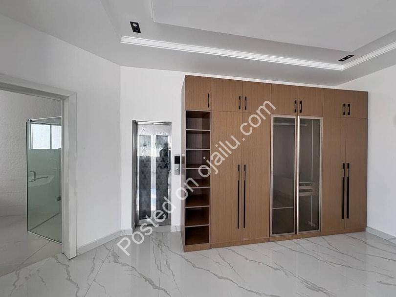 Pinnock Estate: 5-Bedroom Haven with Pool & Cinema