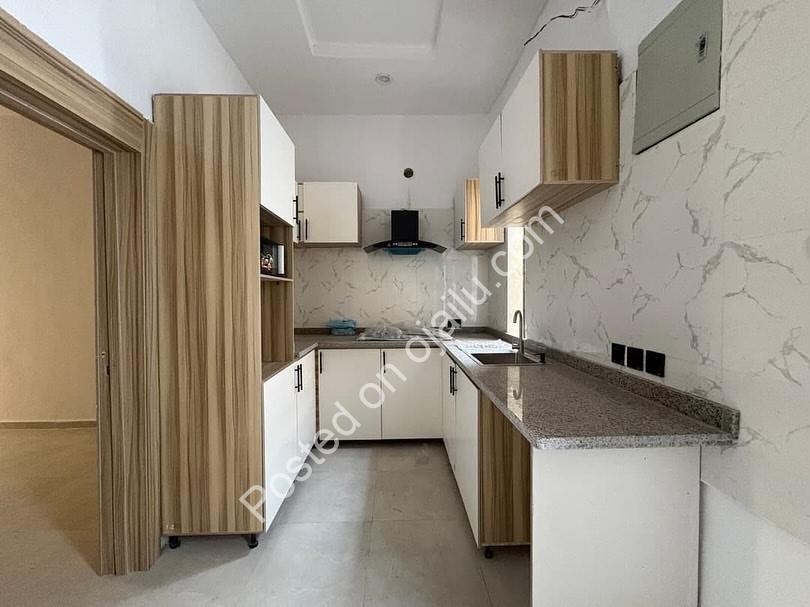 Modern 2-Bed Terrace: En-Suite Bliss in Ogombo