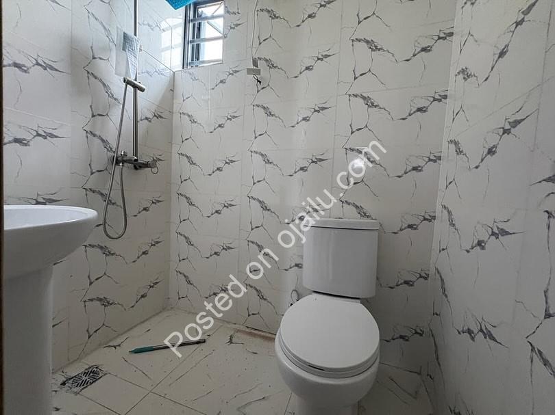 Modern 2-Bed Terrace: En-Suite Bliss in Ogombo