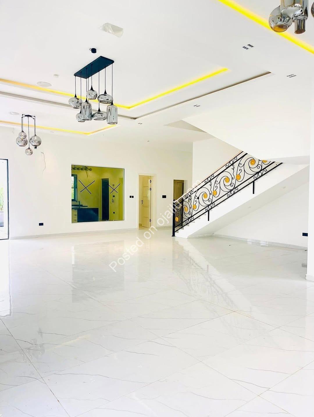 Pinnock Beach Estate: Elite 6-Bed Mansion with Cinema & Pool