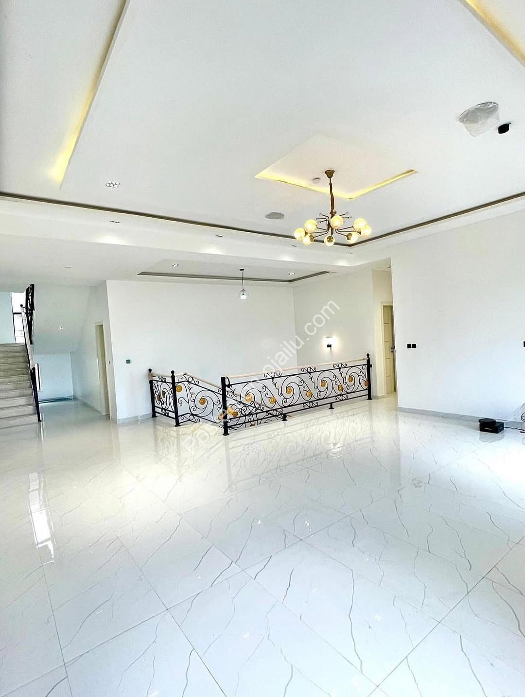 Pinnock Beach Estate: Elite 6-Bed Mansion with Cinema & Pool