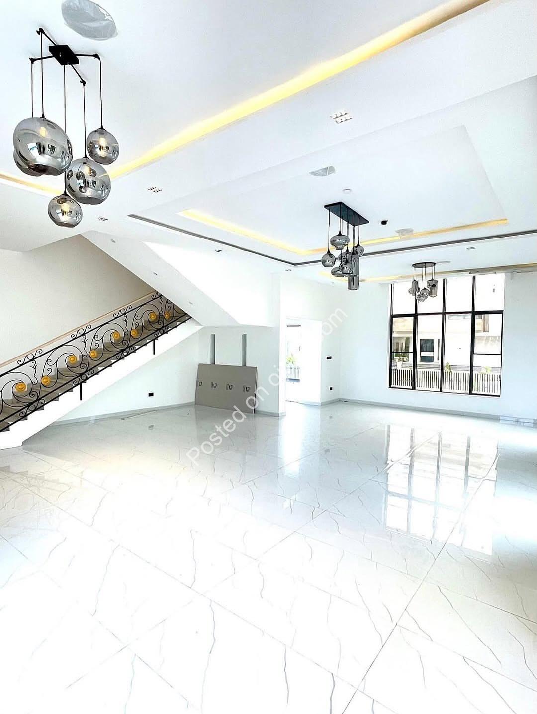 Pinnock Beach Estate: Elite 6-Bed Mansion with Cinema & Pool