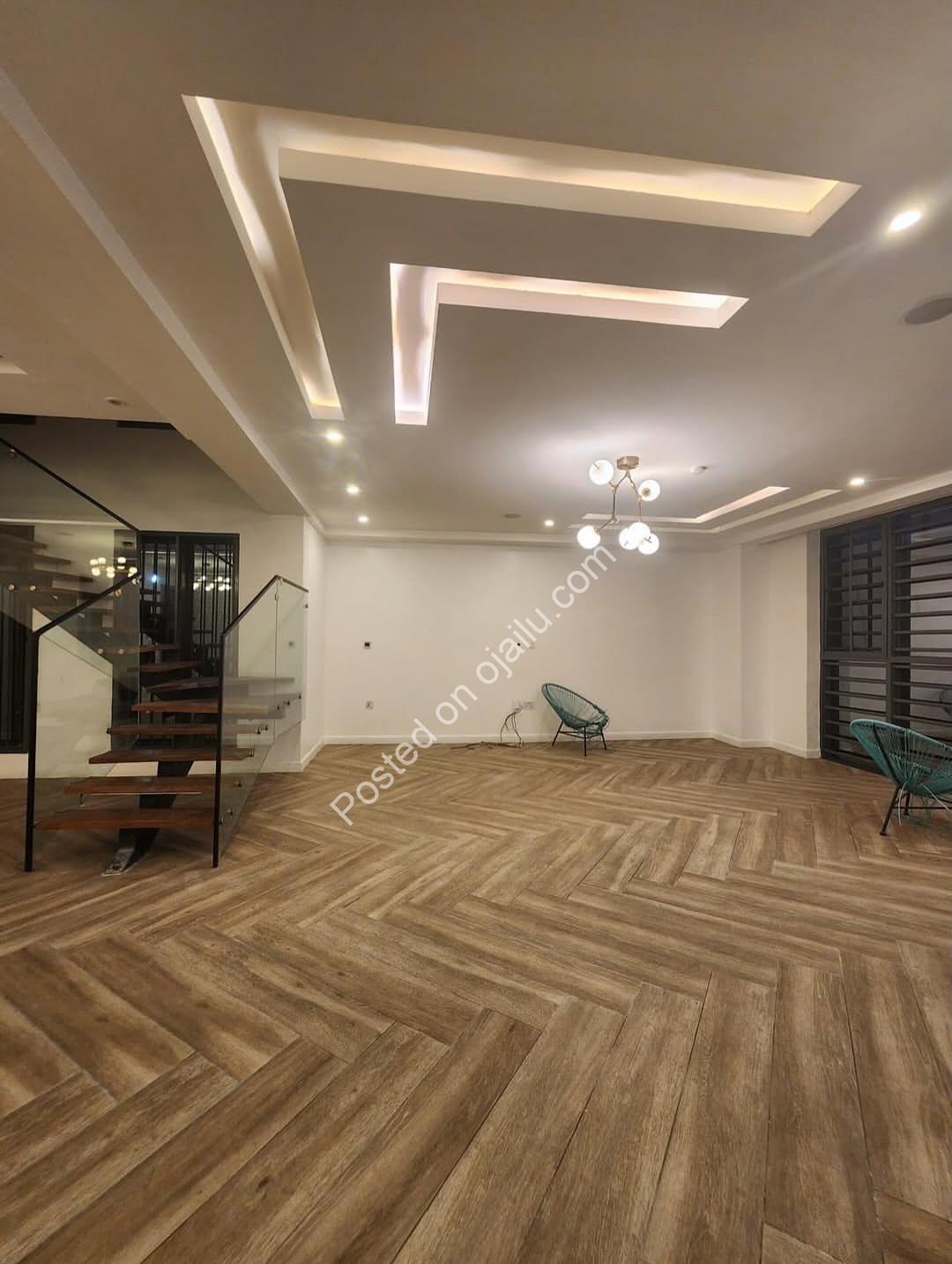 Elegant 4-Bed Maisonette with Pool & Prime Access