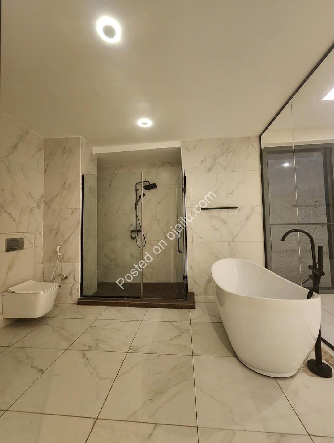 Elegant 4-Bed Maisonette with Pool & Prime Access